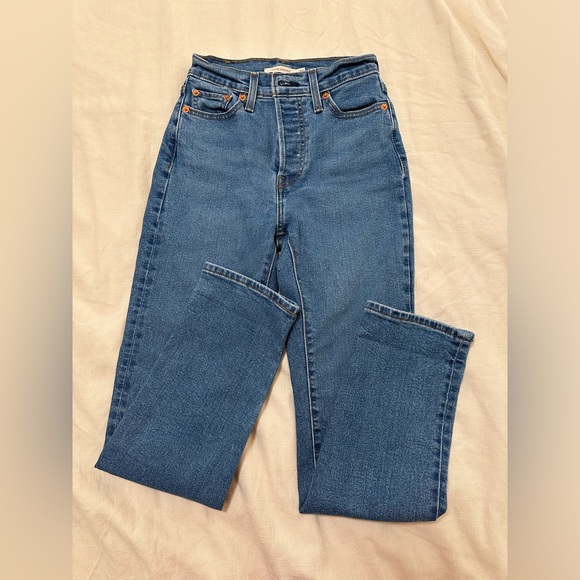 Levi’s Wedgie Straight- Medium Wash - Picture 3 of 8